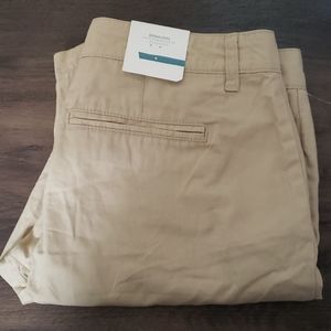 NWT Bermuda shorts size 4